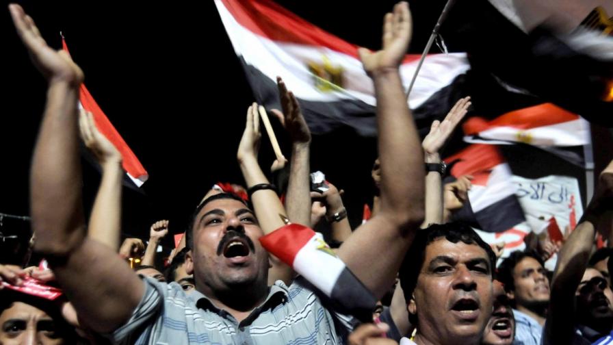 Египетската армия с ултиматум към президента 