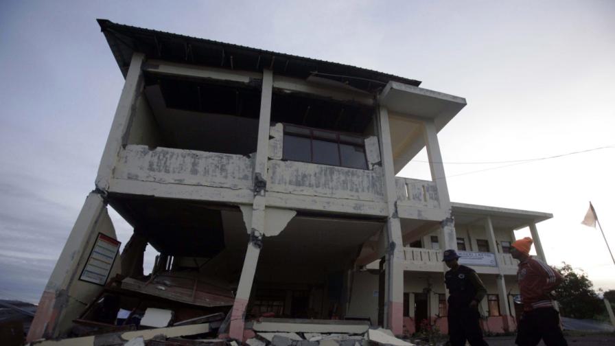 Земетресение в Индонезия, над 20 загинали