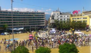 Полицията изтласка протестиращите от столичните булеварди