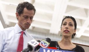 Антъни Уейнър със съпругата си