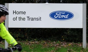 Табелата пред завода в Саутхемптън, на която пише: "Домът на "Транзит"