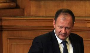 Миков насрочи обсъждане на искането на оставката му