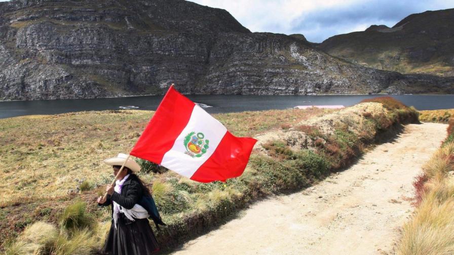 Перу: Солена глоба, ако си без националния флаг