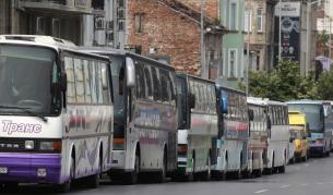 Десетки автобуси бяха паркирани на столичния булевард "Тодор Александров"