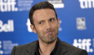 Бен Афлек  показа огромен феникс на гърба