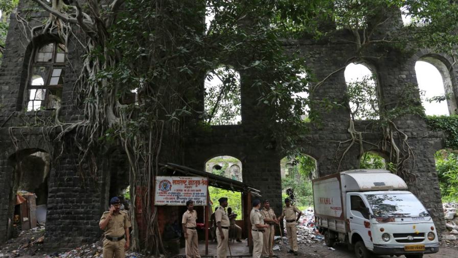 Нападението е извършено в изоставена фабрика за текстил в бивша индустриална зона в Мумбай
