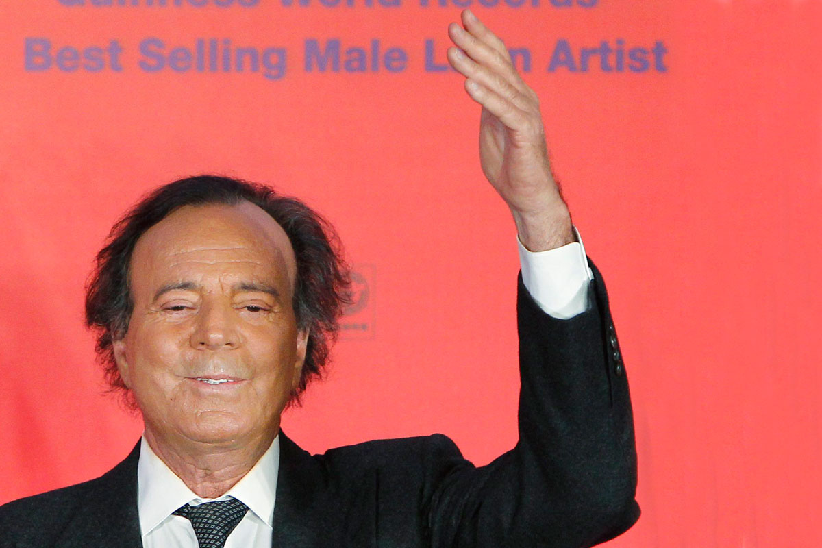 Хулио Иглесиас е обвинен в сексуални посегателства и възможно изнасилване