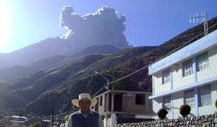 Извънредно положение в част от Перу заради вулкана Убинас