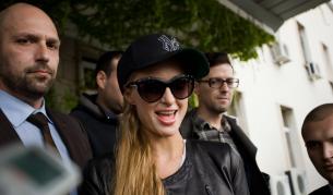 Парис Хилтън кацна в България