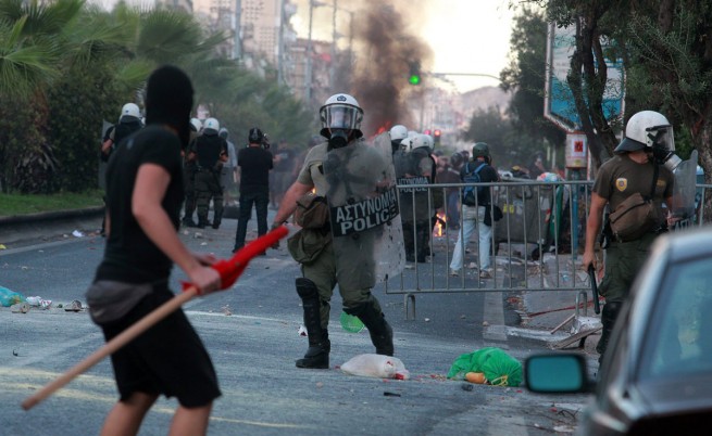 Полицията в Гърция използва сълзотворен газ на антифашистки протест