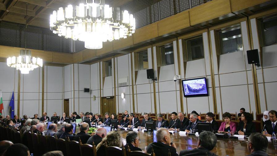 Орешарски: Усилията ни са за икономическо развитие