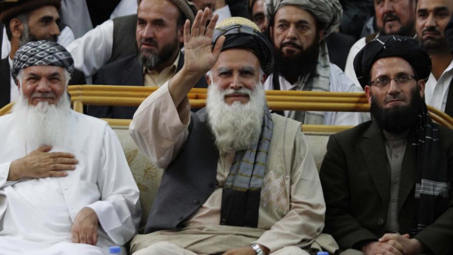 Абдул Саяф доведе "Ал Кайда" в Афганистан, сега иска да е президент