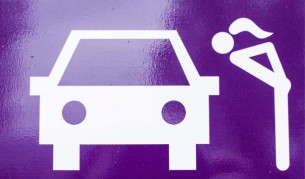 24-годишна шофьорка се блъсна във влак и оцеля