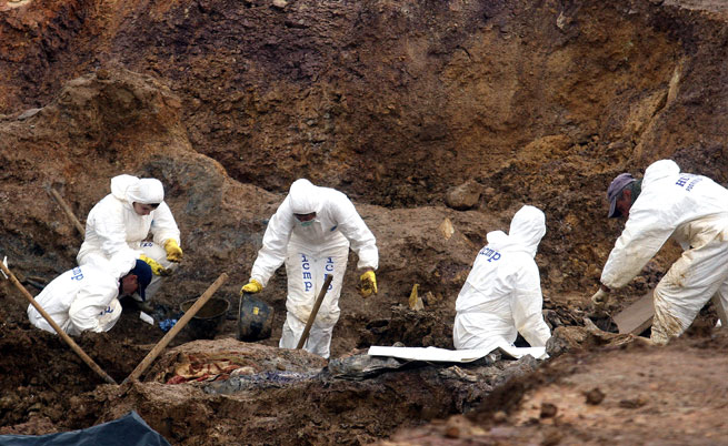 Eкипи от експерти работят по разкопаването