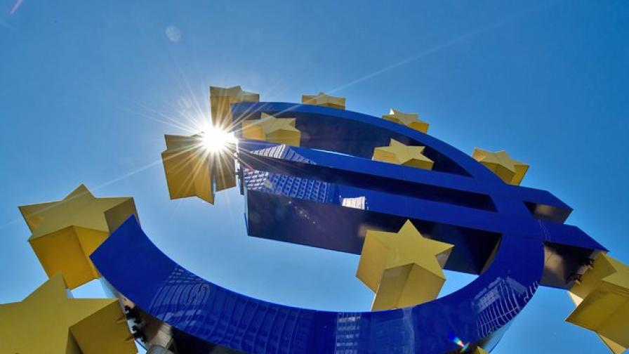 ЕЦБ: Растежът на еврозоната се забавя