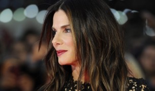 Замесиха името на Сандра Бълок в интернет скандал