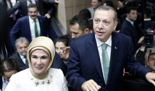 Турският премиер Реджеп Тайип Ердоган със съпругата си Емине