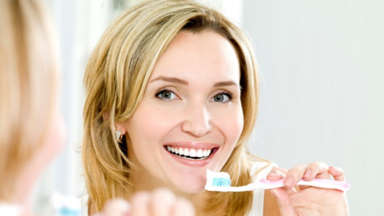 устна кухина зъби четка почистване атеросклероза кръвоносни съдове хигиена