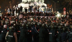 Напрежение и сблъсъци и на вечерния протест в София