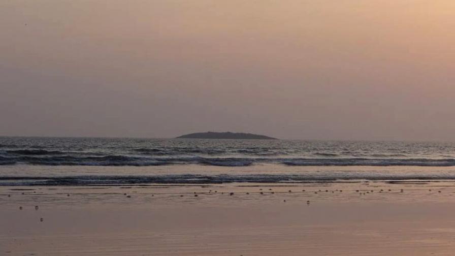 Изчезва островът край Пакистан, който се появи след трус