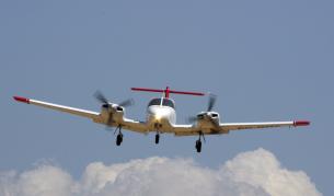 Пайпър PA 44 Семинол е малък двумоторен самолет