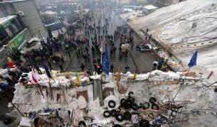 Протестиращите вдигат нови барикади в Киев