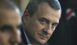 Цветлин Йовчев като директор на ДАНС стои до вътрешния министър Цветан Цветанов, 20 август 2009 г.