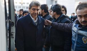 Кметът на централния истанбулски район Фатих - Мустафа Демир, който също е сред задържаните