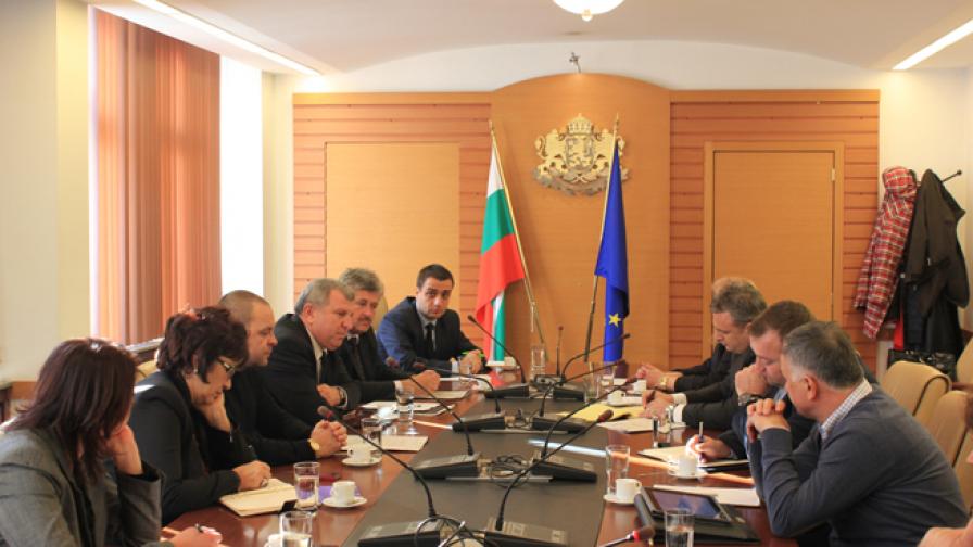 Среща на ресорния министър Греков с тютюнопроизводители и изкупвачи, 19.12.2013 г.