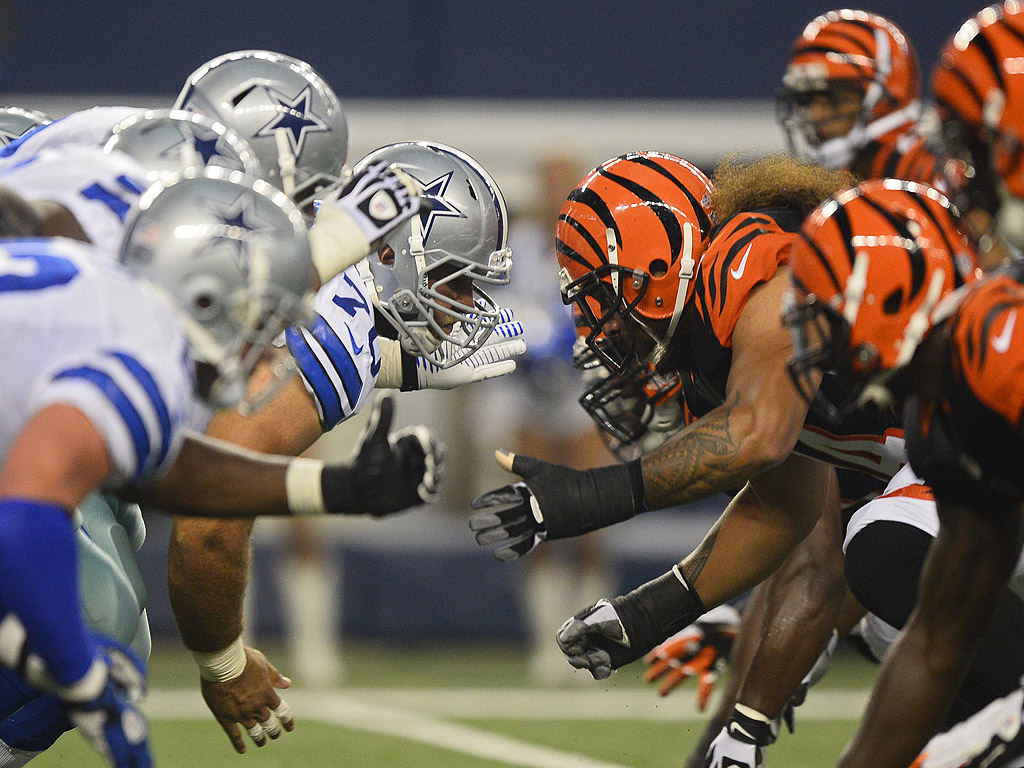 Началото на мача между „Далас Каубойс“ и „Синсинати Бенгалс“ преди сезона по американски футбол на 24 август.