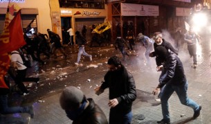 Турци протесират заради проектозакон, ограничаващ интернета