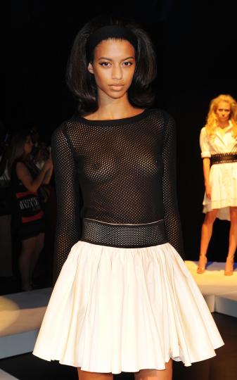 Тенденции пролет/лято 2012 - черно&бяло - снимка 131