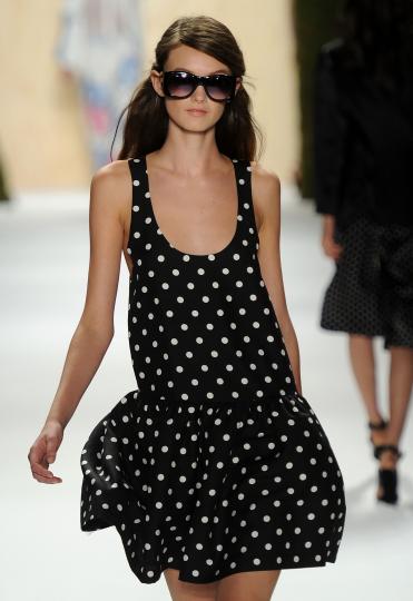 Тенденции пролет/лято 2012 - черно&бяло - снимка 121