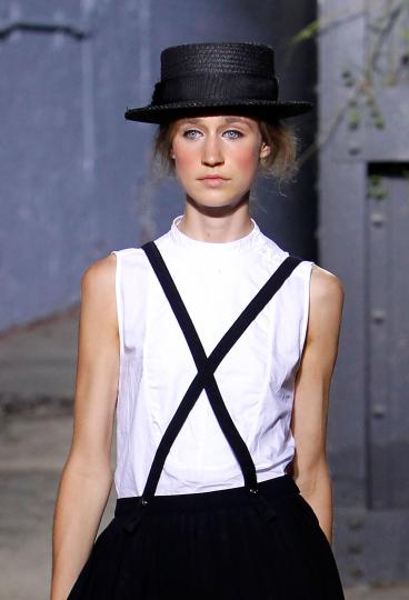 Тенденции пролет/лято 2012 - черно&бяло - снимка 114