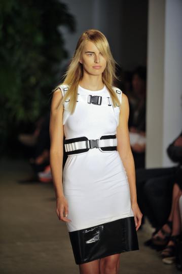 Тенденции пролет/лято 2012 - черно&бяло - снимка 113