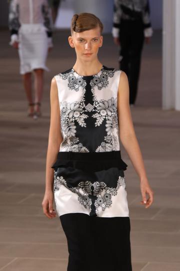 Тенденции пролет/лято 2012 - черно&бяло - снимка 87