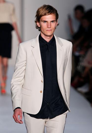 Тенденции пролет/лято 2012 - черно&бяло - снимка 82