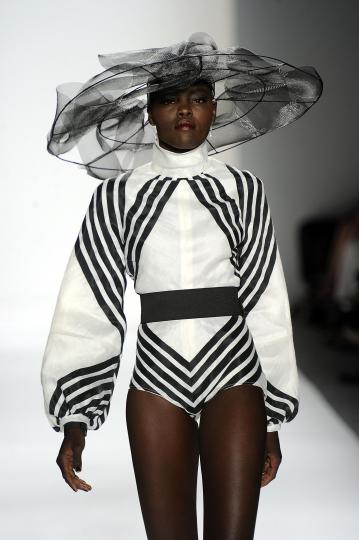 Тенденции пролет/лято 2012 - черно&бяло - снимка 65