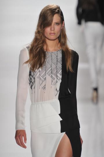 Тенденции пролет/лято 2012 - черно&бяло - снимка 50