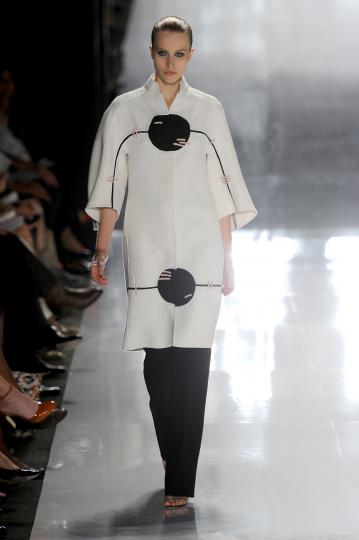 Тенденции пролет/лято 2012 - черно&бяло - снимка 46