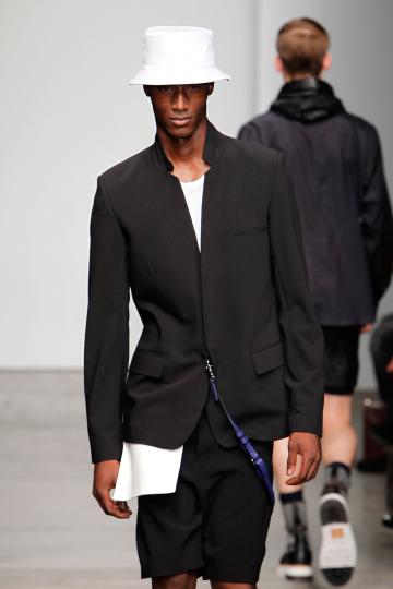 Тенденции пролет/лято 2012 - черно&бяло - снимка 38