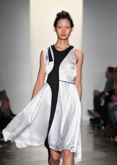 Тенденции пролет/лято 2012 - черно&бяло - снимка 31