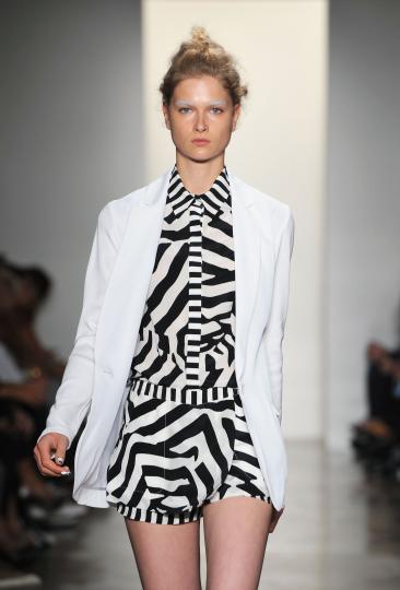 Тенденции пролет/лято 2012 - черно&бяло - снимка 27