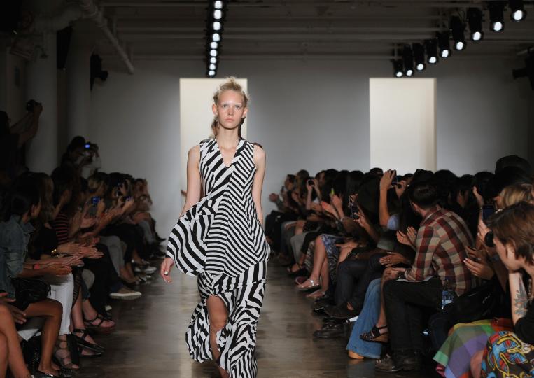 Тенденции пролет/лято 2012 - черно&бяло - снимка 25