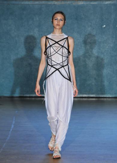 Тенденции пролет/лято 2012 - черно&бяло - снимка 6