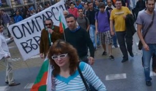 Нина Гергова на един от първите протести срещу кабинета "Орешарски"