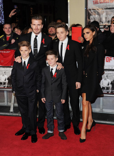Дейвид и Виктория Бекъм със синовете си през 2013 г.