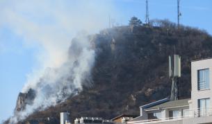 Пожар обхвана едно от тепетата в Пловдив